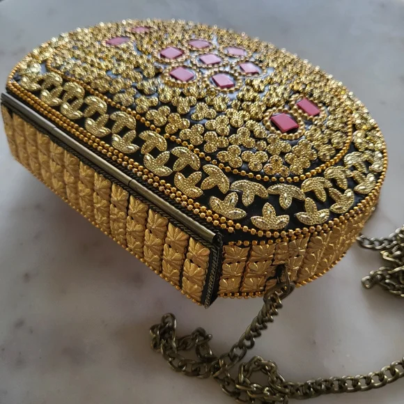 Small bejeweled crossbody/handbag - Picture 3 of 12